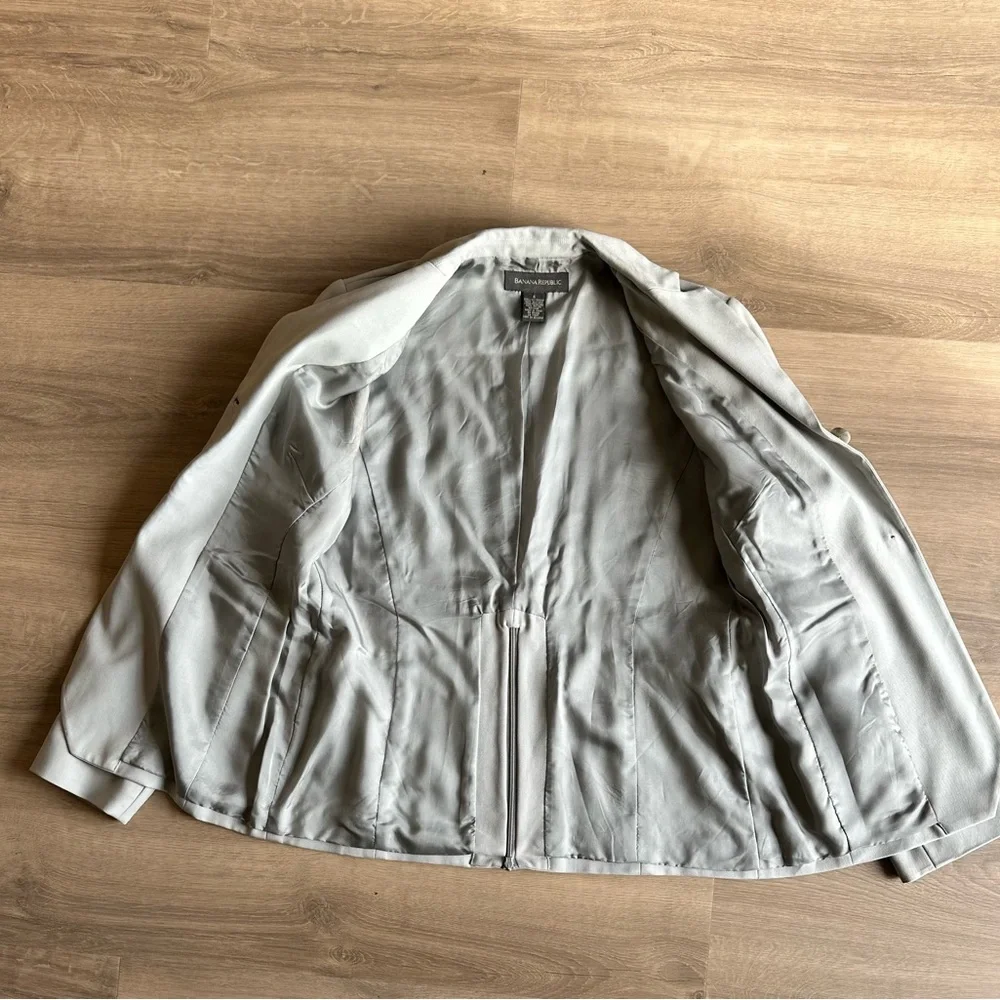 Banana Republic Women's Soft Gray Suit Jacket - Picture 5 of 7
